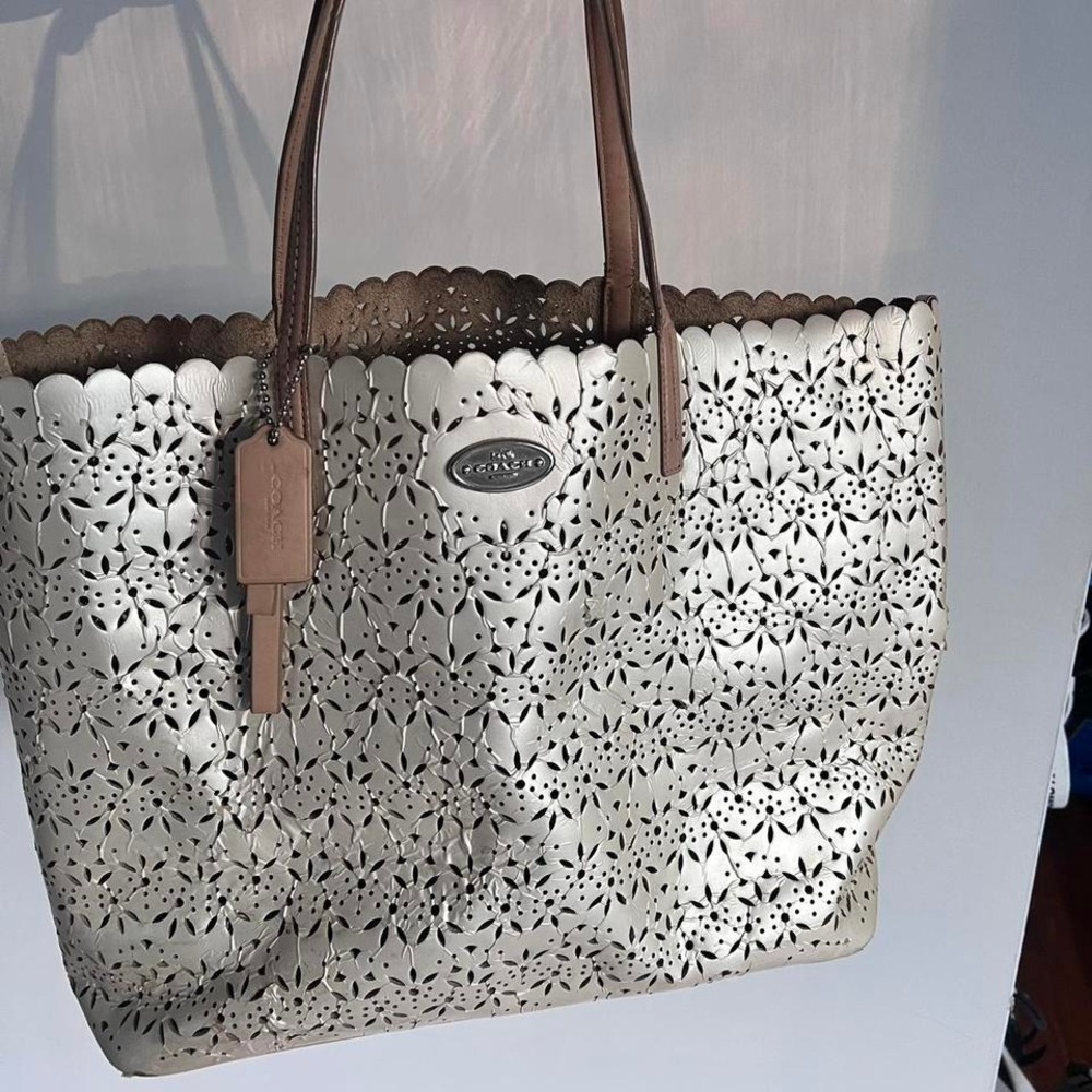 y2k 2000s Coach leather Beach Tote shoulder bag / Handbag